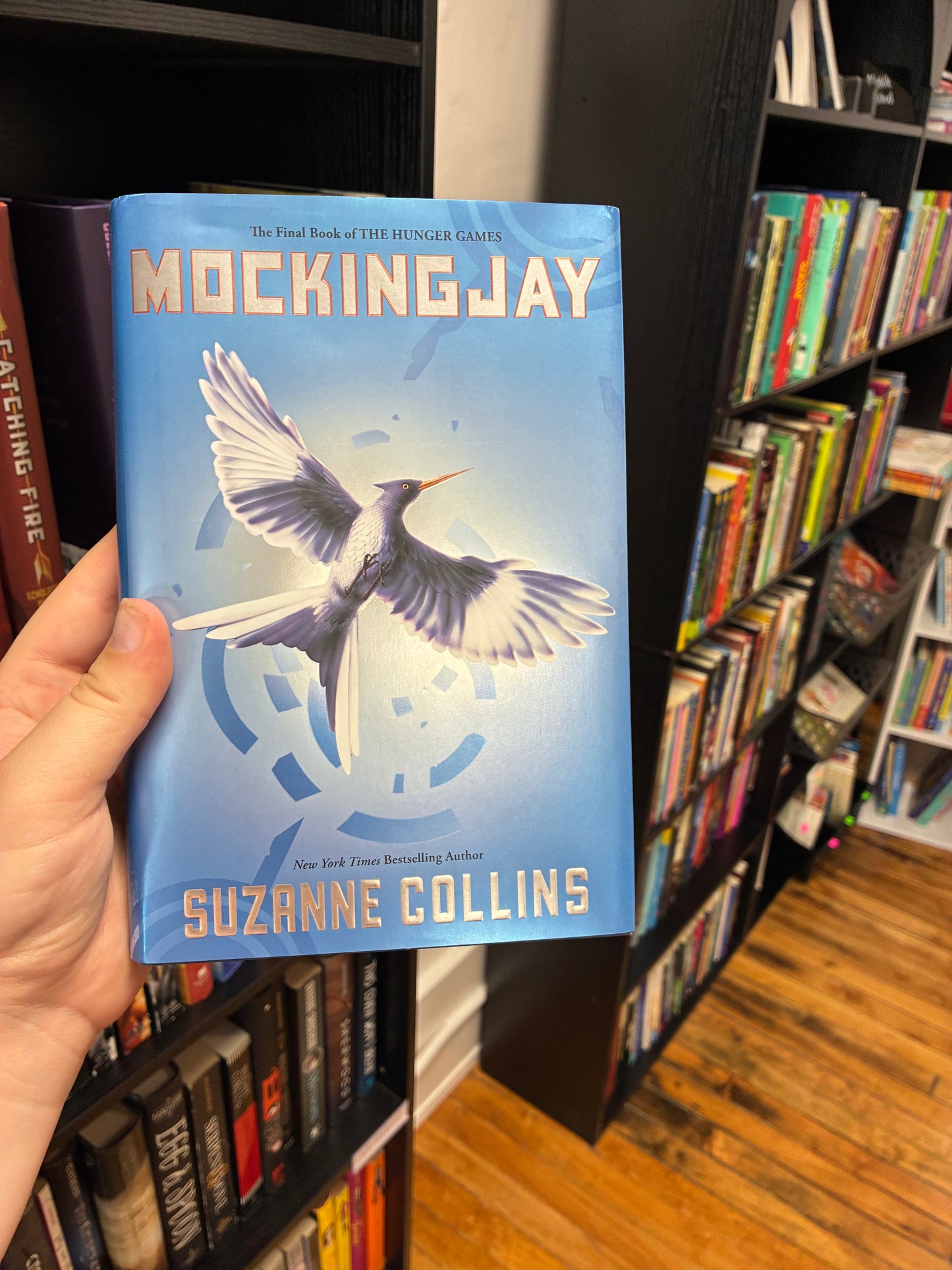 Mockingjay by Suzanne Collins (Hunger Games, 3)